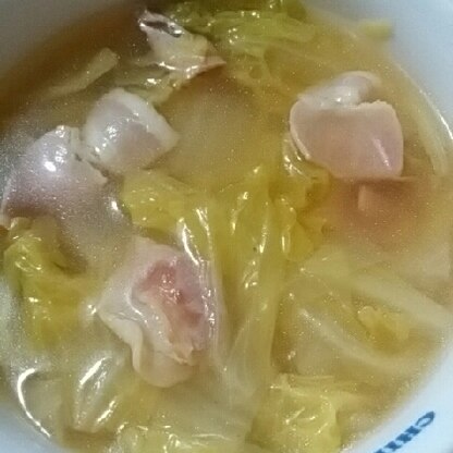 スープがしみた柔らかい白菜と、ベーコンの旨味がベストマッチで、とても美味しかったです♪寒い日にぴったりですね。体が温まりました。